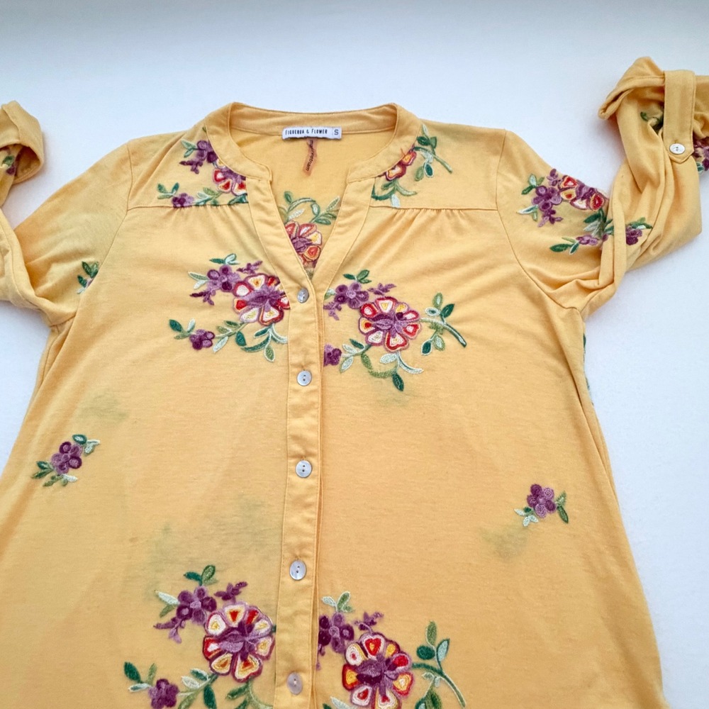Figueroa & Flower Yellow Floral Embroidered Roll Tab Sleeve Button Down Top S - Picture 11 of 14